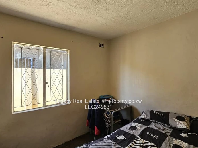 Cozy 3-Bed Walled Home in Kuwadzana - Verandah & Garden
