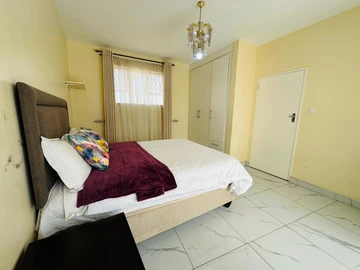 2 Bedroom Flat & Apartment