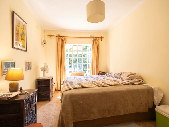 Home With A Cottage In Quiet Close