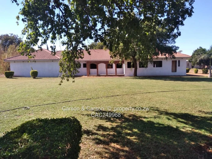 L-shaped red-tiled 4-bed Kadoma Home 1.9ha + Borehole