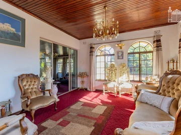 6 Bedroom House