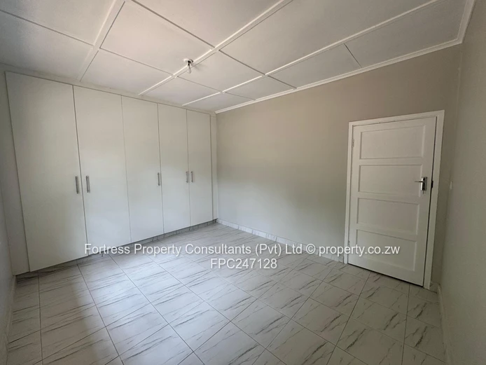 Renovated 3-Bed Home with Flatlet & Garden in Cranborne