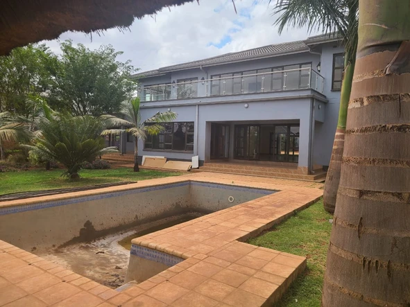 6 Bedroom House