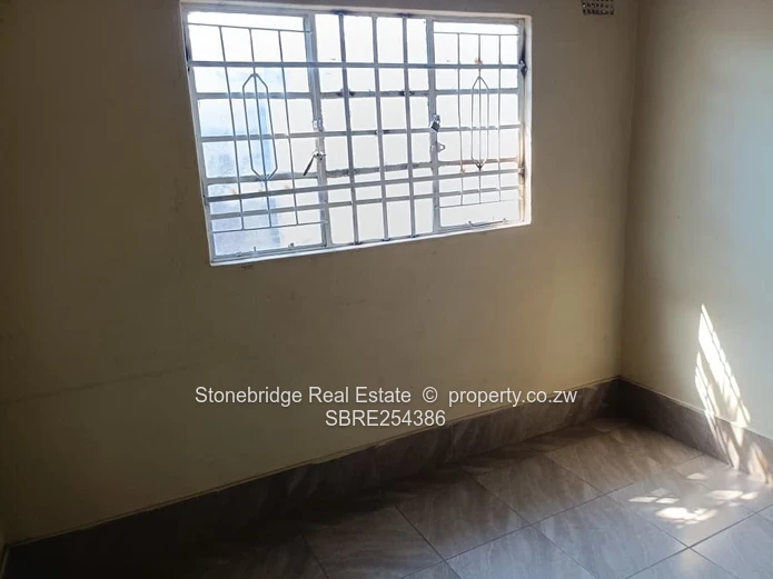 3 Bedroomed House in Lobengula West To Rent