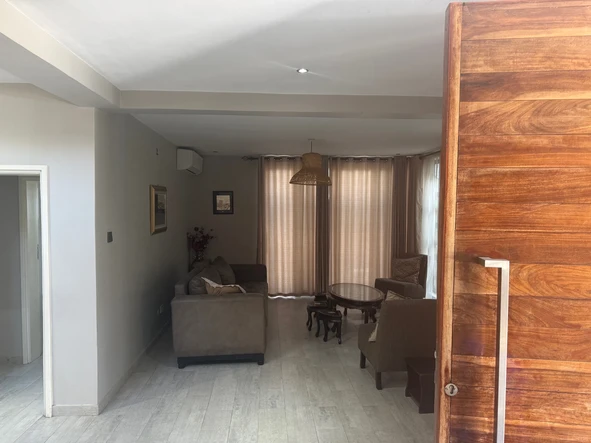 4 Bedroom Flat & Apartment
