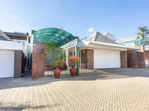 3 Bedroom Flat & Apartment