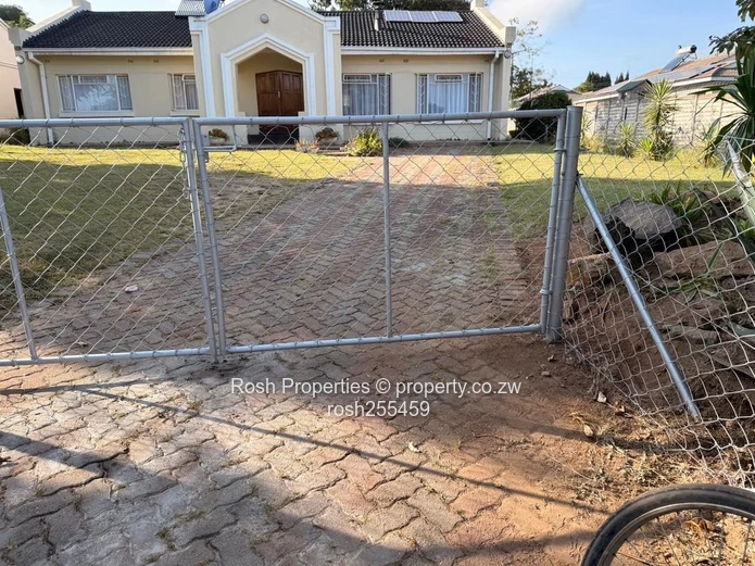**3-Bedroom Garden Flat for Sale in Greendale North! **