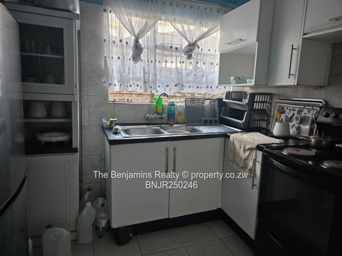 4Bedroom house for sale in Kuwadzana  (Sole Mandate)