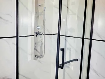 4 Bedroom Flat & Apartment