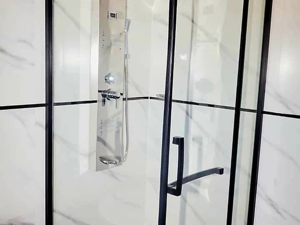 4 Bedroom Flat & Apartment