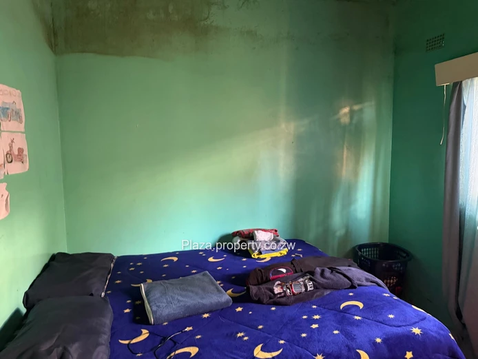Zengeza, Chitungwiza: 3-Bed Brick Home — Walled & Carport (Sole Mandate)
