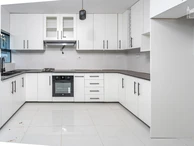 4 Bedroom Flat & Apartment
