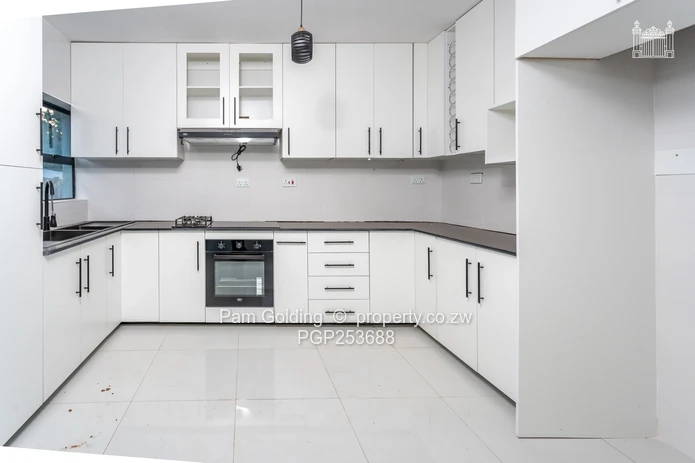 Spacious 4 Bed Villas In Hatfield