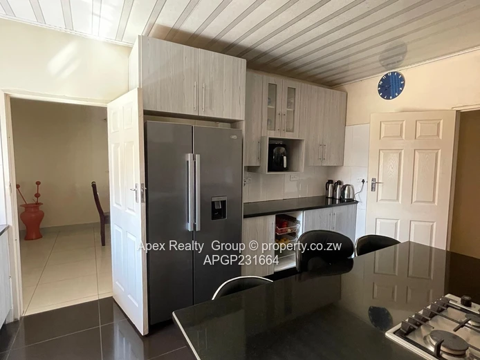 Hatfield House for Sale: Luxurious Family Home with Self-Contained Cottage