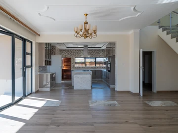 5 Bedroom Flat & Apartment