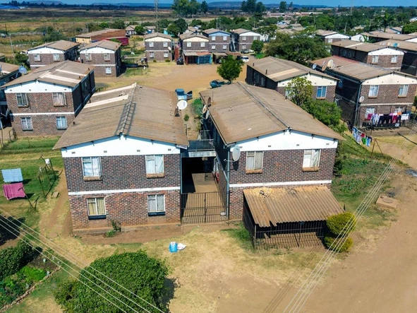 2 Bedroom Flat & Apartment