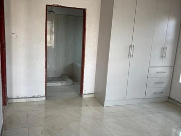 3 Bedroom Flat & Apartment