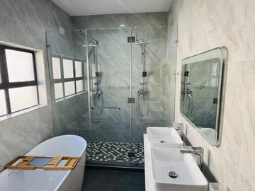 3 Bedroom Flat & Apartment