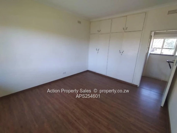 Neat 3 Bed Garden Flat! 