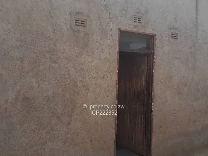 Spacious 7-Bedroom House for Sale in Chitungwiza, Zimbabwe! (Reduced to go) (Sole Mandate)