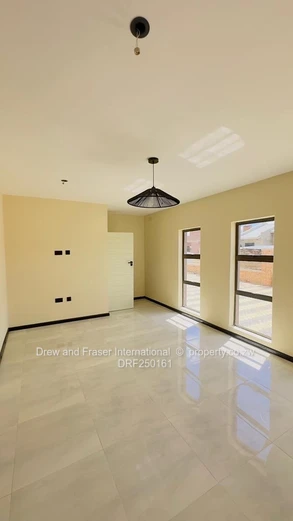 Newly built 4-Bed Arlington Townhouse - Bright Open Plan, Borehole