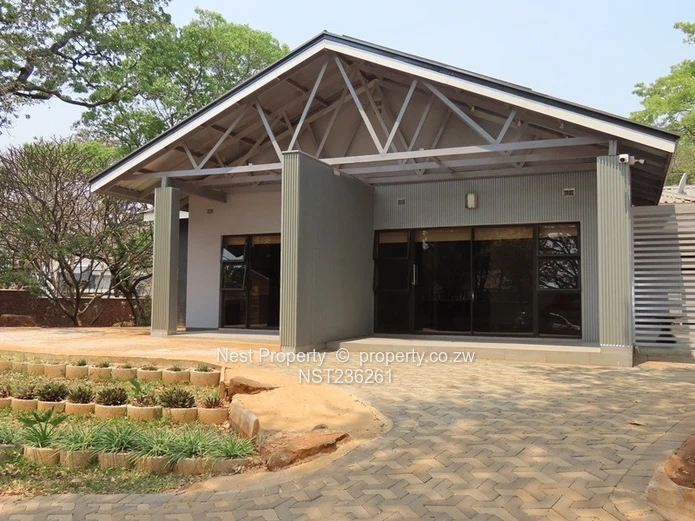 Townhouse Modern - 6 Bed House in Rolf Valley!