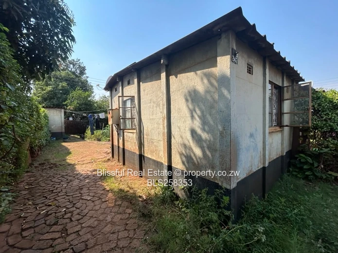 2 roomed cottage for sale in Dzivarasekwa 2-COUNCIL CESSION 