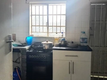 2 Bedroom Flat & Apartment