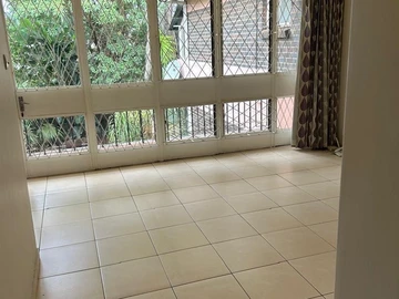 2 Bedroom Flat & Apartment