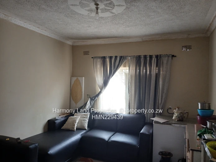 Chitungwiza Unit L Extension Property For Sale