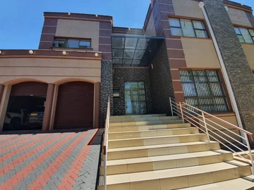 4 Bedroom Flat & Apartment