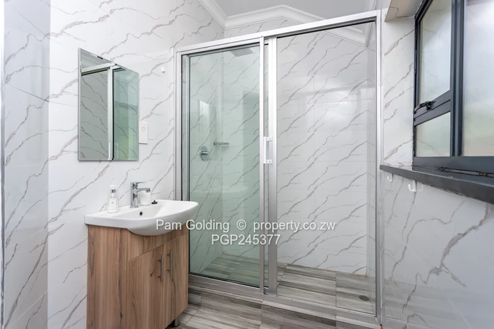 4- bedroom En suite Home on 1160sqm in Hillside