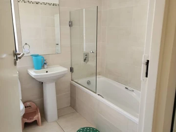 3 Bedroom Flat & Apartment