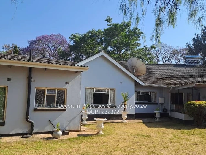 Newlands 5 - Bedroom house to let