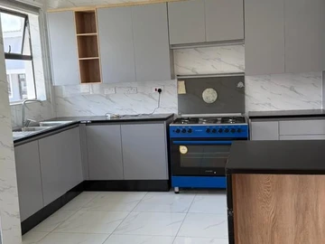 3 Bedroom Flat & Apartment