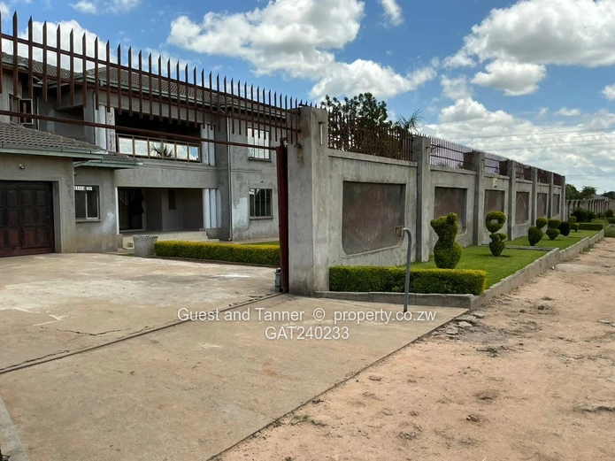 CHITUNGWIZA RIVERSIDE LOW DENSITY - Spacious Double Storey Home with 4 Solar Powered Modern Cottages
