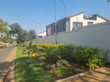 Four Bedroom Townhouse In Avondale