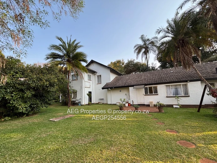 Vainona: 4-Bed Home with Pool & Mature Gardens
