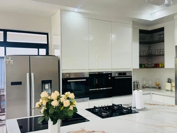 10 Bedroom House