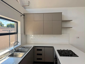 3 Bedroom Flat & Apartment