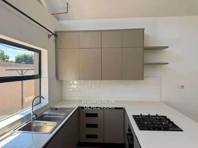 Mount Pleasant: Modern 3-Bed Flat, Open-Plan & Borehole
