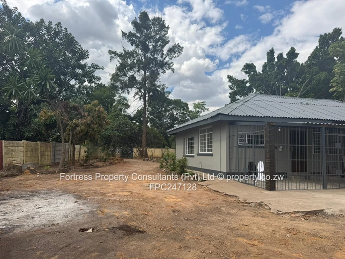 Renovated 3-Bed Home with Flatlet & Garden in Cranborne