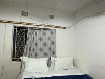 2 Bedroom Flat & Apartment