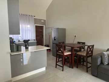 2 Bedroom Flat & Apartment