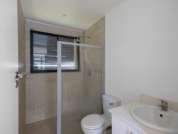 4 Bedroom Flat & Apartment