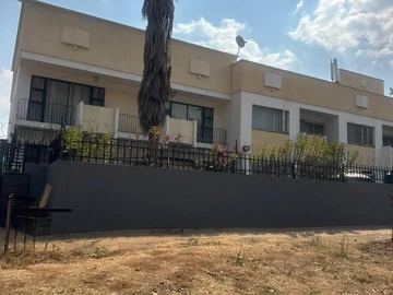 3 Bedroom Flat & Apartment