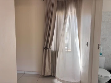 2 Bedroom Flat & Apartment