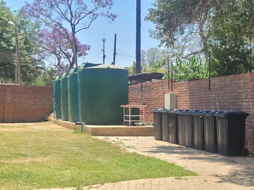 2 Bedroom Flat & Apartment