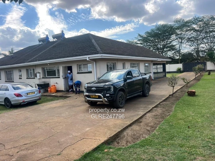 Eastlea 4-Bed Bungalow on 1700m² with Borehole & Lawn