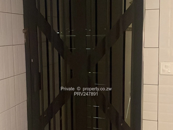 3-Bed Flat in Zimre Park – Borehole & Built-ins